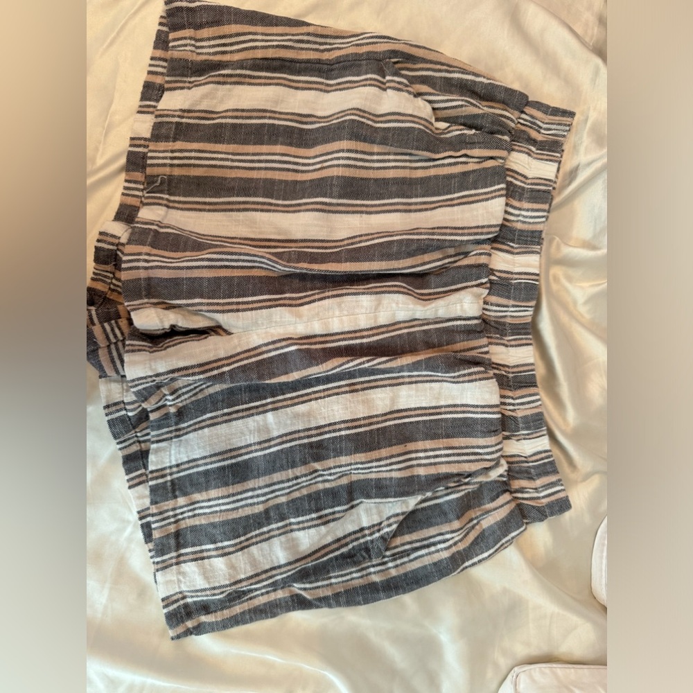 Linen striped shorts